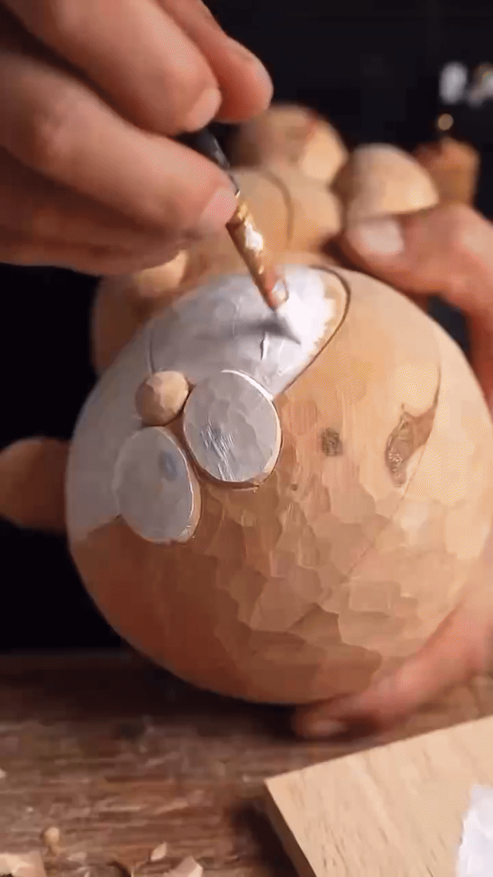 Wood carving process - Carving details